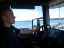 Jimmie styr över bron mot Lidingö