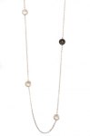 Fossil- långt halsband 110 cm med 7 st fossiler. Varav en är oxiderad med 18k guld i mitten. Pris 3200 kr.