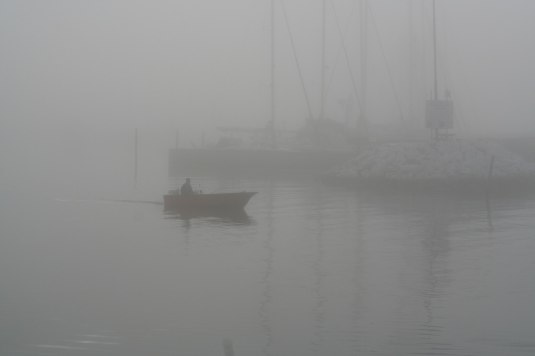 Malmös småbåtshamn, Limhamn, en dimmig försommarmorgon.
