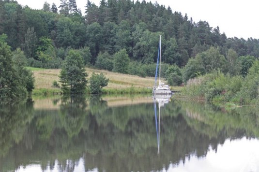 Göta Kanal. Ett stycke väster om Söderköping.
