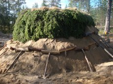  Veden täcks med granris och sand