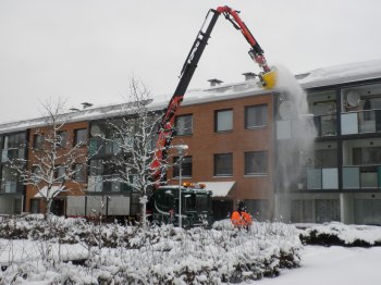 Snöröjning med sopvals går snabbt och smidigt