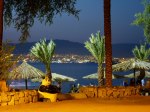 Vacker kvällsbild med Eilat i bakgrunden