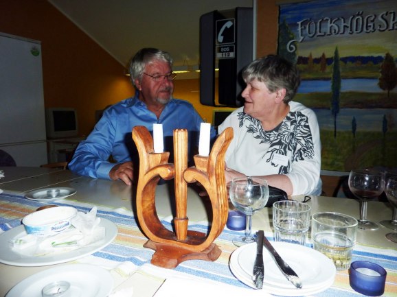 Olle och Barbro sjunger duett