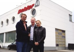 Bild från Dehler-varvet på Ralf Tapken, Bo Bäversjö och Katrin Ryrfeldt