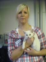 EwaKajsa med kattungen Zelda på Kattens dag 2011