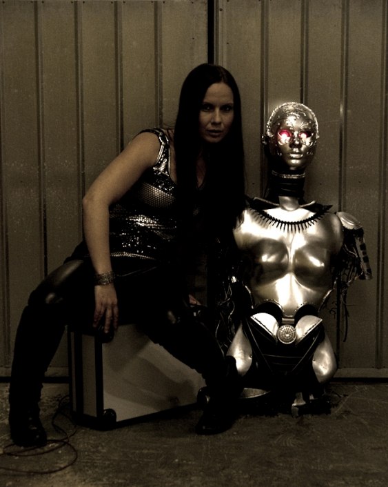 Shara & Wencoraa. I  built this robot for a musicvideo production. Photo: Sussi Lundkvist 