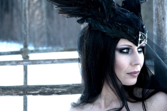 Makeup, hair & mask: Shara. Photo: Sussi Lundkvist