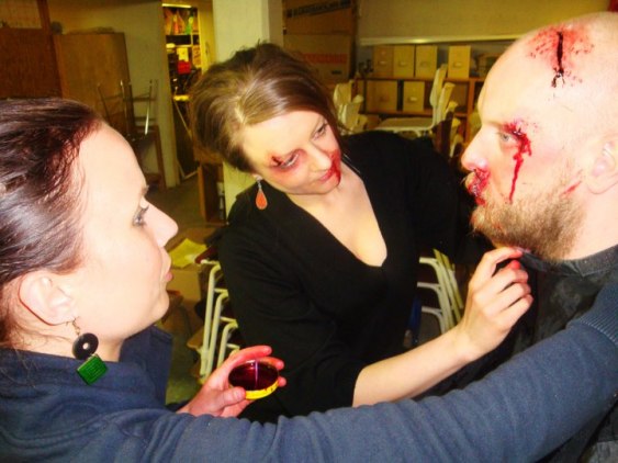Shara gives Pär Ekberg a beating. 