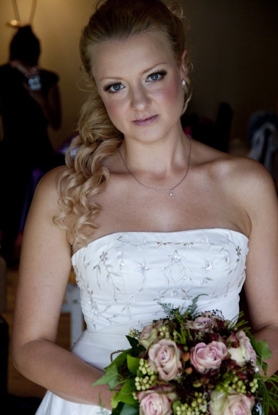 Makeup & hair: Shara. Photo: Sussi Lundkvist, Bride : Anna Nilsson