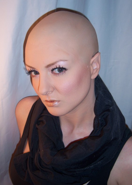 Modell blev flintskallig! Specialeffekt, makeup & Foto : Shara. 