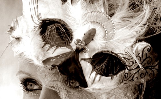 Mask & makeup by Shara. Photo: Leo