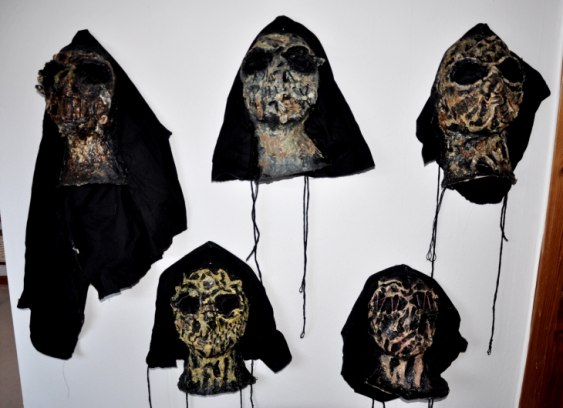 Mina scarecrowmasker får pryda en vägg :)