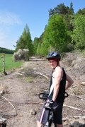 Strax efter Länna. Emil fick bittert ångra de oskyddade armarna