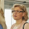 Eva lyssnar intresserat på Ingrids idéer