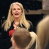 Ingrid helt närvarande i sin föreläsning