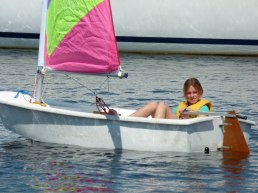 Emily njuter av sin segling