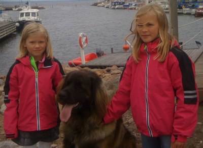 Majken & Liv efter promenad med Laban
