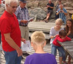 Måns får diplom