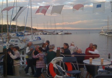 Sommarens sista "Dans på Bryggan" med bryggan full!