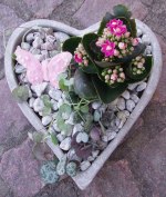 Det här superfina blomsterhjärtat fick Ylva av Juniortjejerna vid terminsavslutningen våren 2010. TACK!