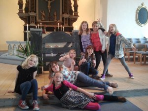 Lördagen den 21 april framförde några duktiga tjejer musikalen "Grinden" i Virserums kyrka.