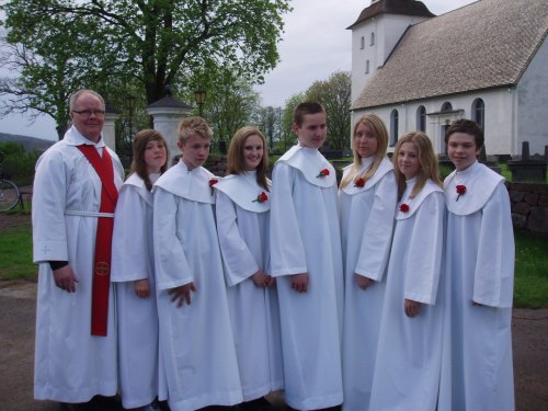 Järeda konfirmander 2010 05 23 Från vänster: kh Ola Sandberg, Ida, Rasmus, Lisa, Emil, Elsa, Ellen och Alexander.