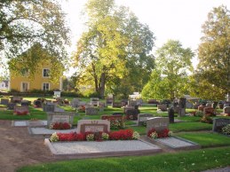 Utsikt från kyrktrappan med Pastorsexpeditionen i bakgrunden.