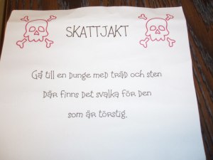 Skattjakt vid terminsavslutningen våren 2010. Här är första ledtråden, vi får se vart den leder.
