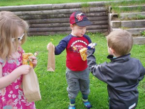 Visst blev det godis till både David, Oskar och Emmie.
