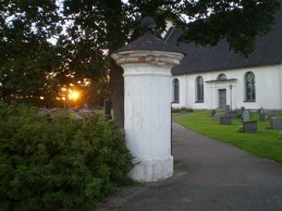 Augustikväll vid Järeda kyrka. Foto: ingrid Hammarström