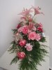 Nr 3. Begravnings bukett rosa liljor & cerisa rosor