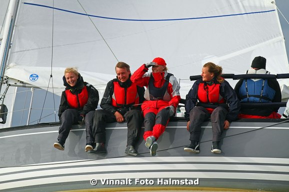 Gruppfoto till sjöss
