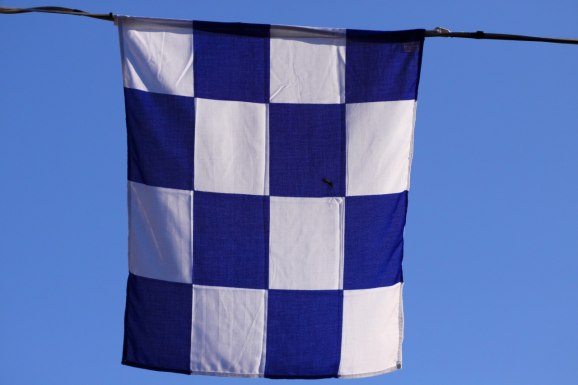 Signalflagga N som man ofta använder idag vid broöppningar. Den betyder nej...