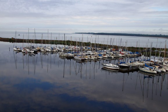 En stilla sommarmorgon i HSS hamn från ca 20 m höjd