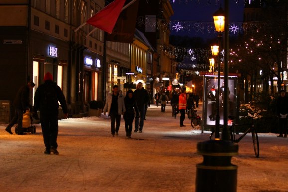 Den stora jakten är på G. Storgatan Halmstad 2010-12-06 ca 16 15