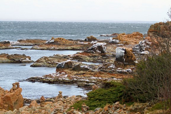 Is på klipporna från havet...
