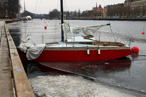 Så här har det sett ut i ett år nu, känns tungt i mitt seglarhjärta.