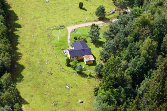 Jag fick en betydligt snyggare bild på mitt "Slott" (60 kvadrat) men den bilden kan jag inte lägga in nu...ser att gräset måste klippas!!