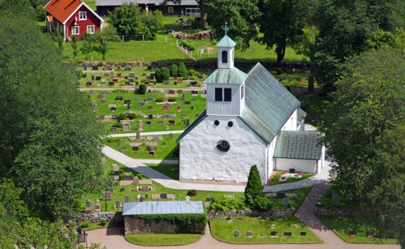 Breareds Kyrka..inte världens vackraste vinkel jag tog den när vi var på väg till Långhulten.