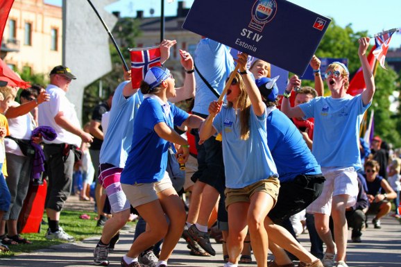 Crew Parade som gick genom stan till Stora Torg.