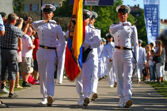 Besättningen på Gloria..notera pressvecken på uniformsjackorna!!