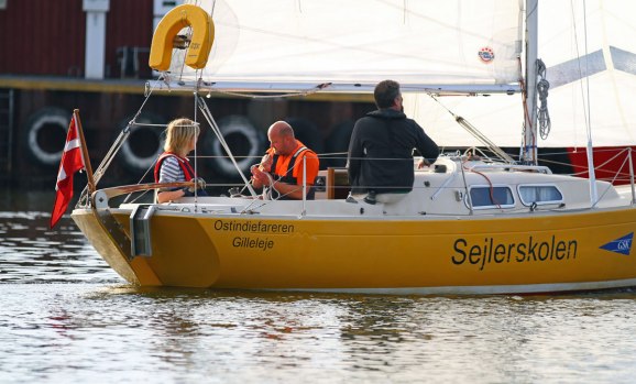 Förståndig seglarskola...helt rätt båttyp!!