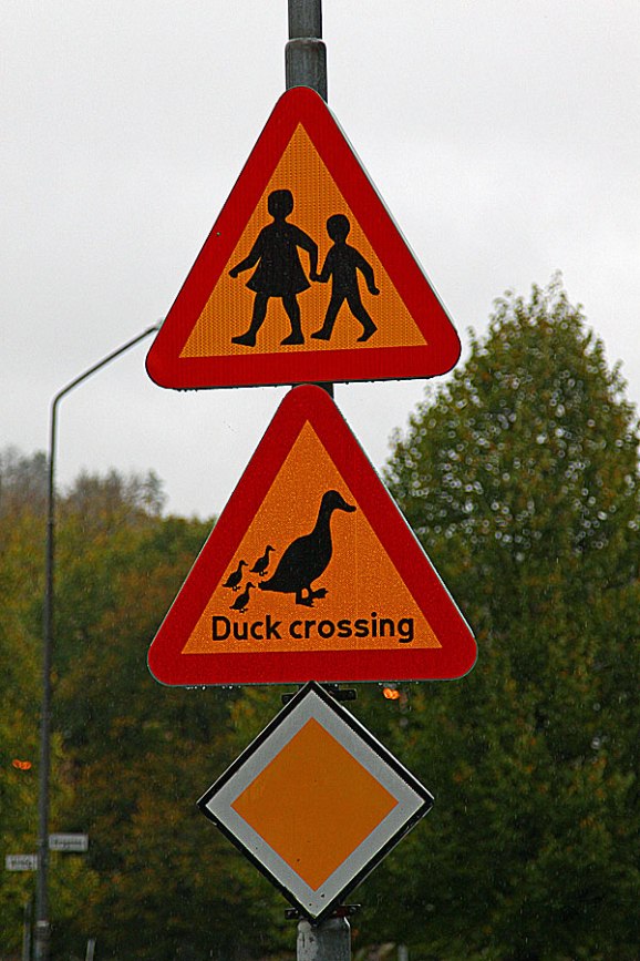 Kul att man med lite humor hjälper dessa gynnare.