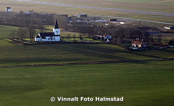 Vapnö kyrka, en bild innan vi landade.