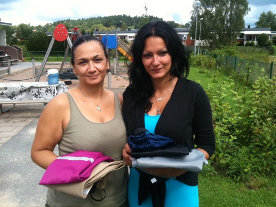 Parvaneh och Atefeh, förskollärare på Idavallens I Ur och Skur-förskola ser fram emot att få testa Busbyxan.