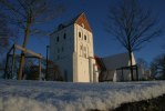 Heliga Kors kyrka i vinterskrud. Foto: Martina Karlsson 
