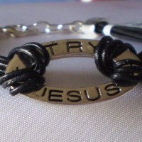 Armband i konstläder 