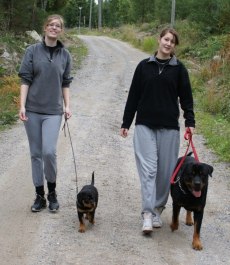 Brorsdöttrarna Annica & Emma med Just Ask Whitney & Go Solid Ceasar