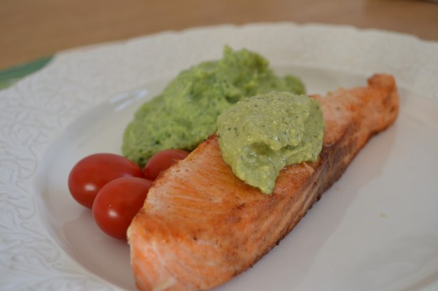 Pesto och broccolimos, nästan i samma färg!